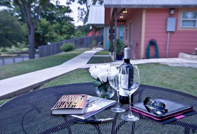 ホテル Blanco Riverside Cottages