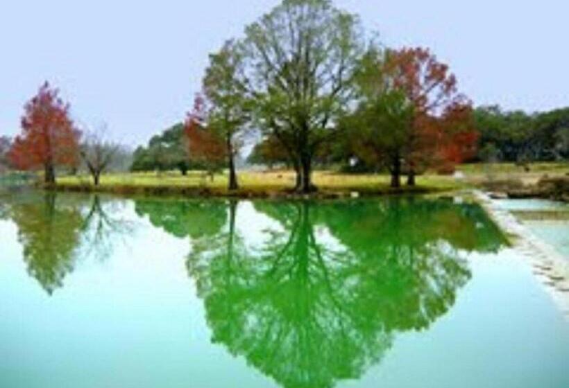 ホテル Blanco Riverside Cottages