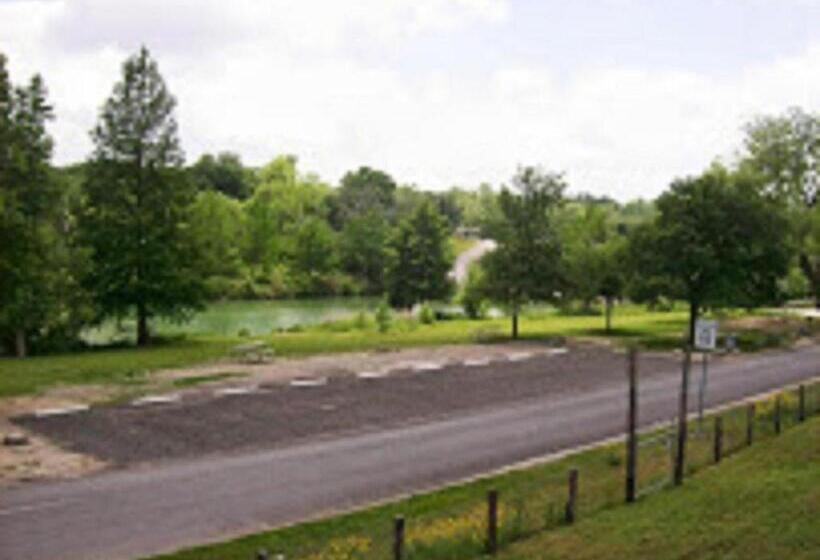 ホテル Blanco Riverside Cottages