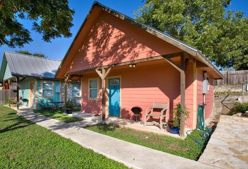 ホテル Blanco Riverside Cottages