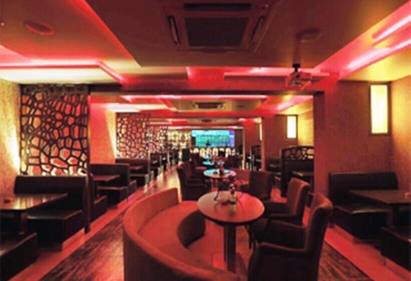 호텔 Brijwasi Lands Inn