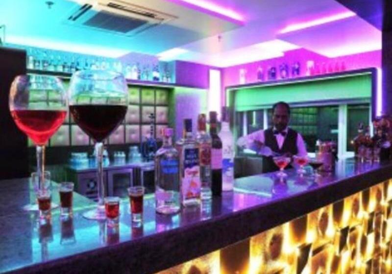 호텔 Brijwasi Lands Inn