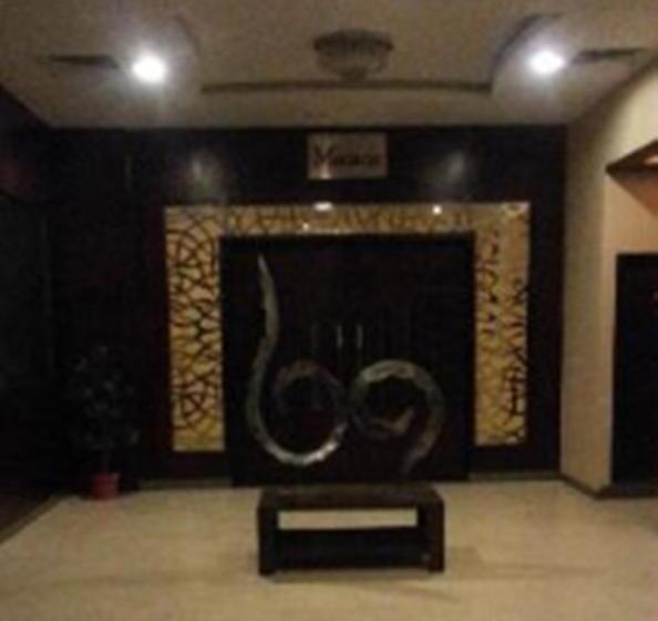 호텔 Brijwasi Lands Inn