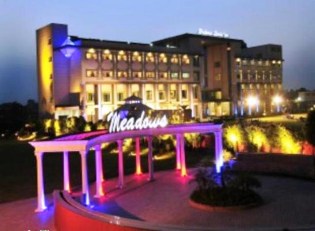 호텔 Brijwasi Lands Inn