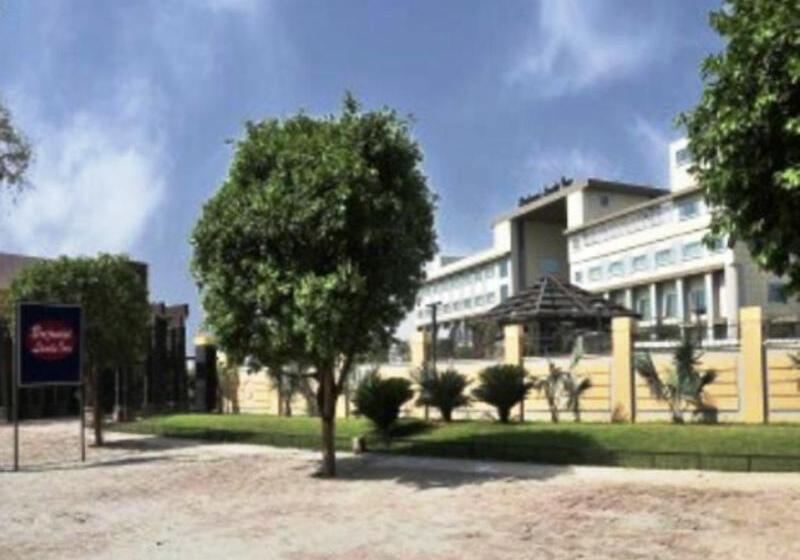 בית מלון כפרי Brijwasi Lands Inn