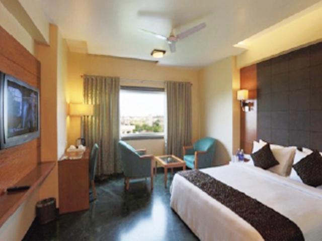 호텔 Brijwasi Lands Inn