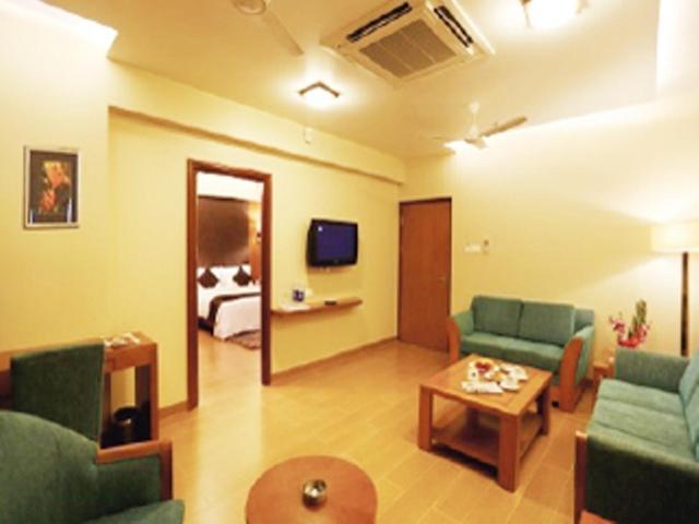 호텔 Brijwasi Lands Inn