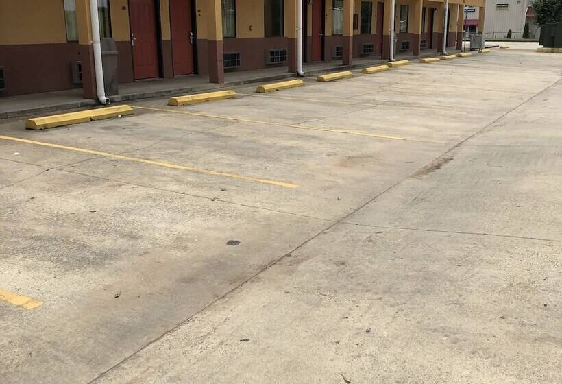 فندق Clairmont Inn