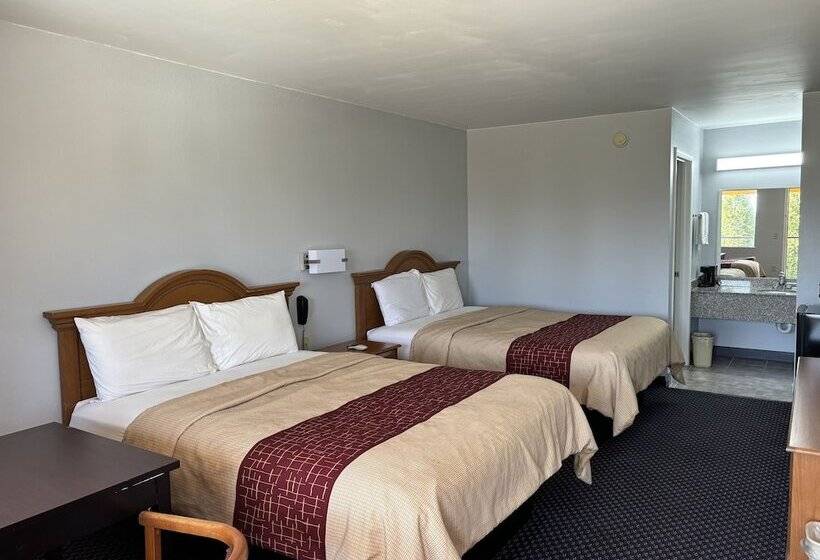 فندق Clairmont Inn