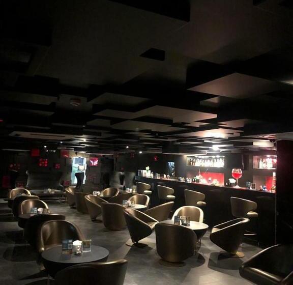 ホテル Cocoon Luxury Business