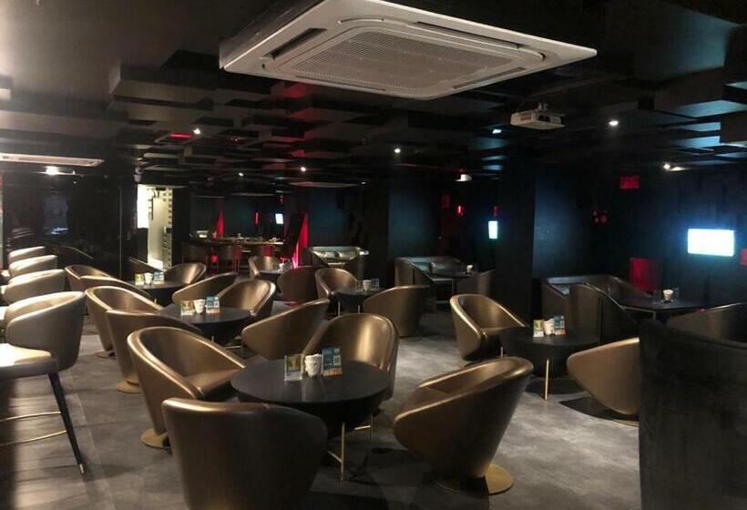 ホテル Cocoon Luxury Business