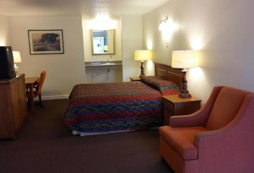 Отель Country Regency Inn & Suites