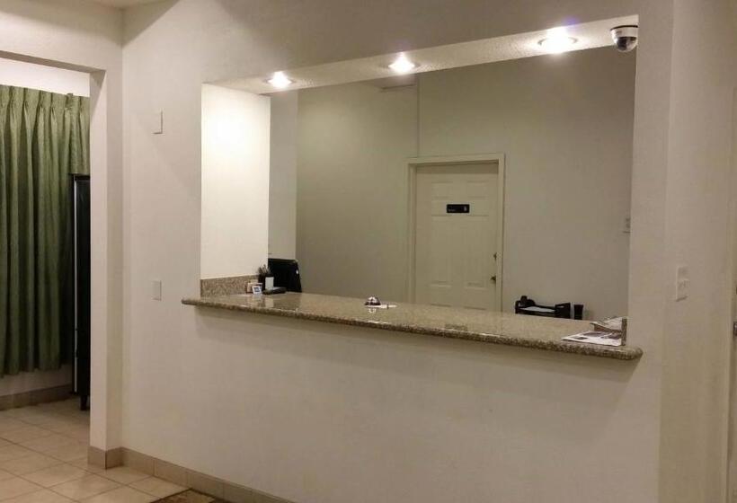 Отель Country Regency Inn & Suites