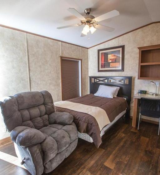 בית מלון כפרי Cuero Oilfield Housing