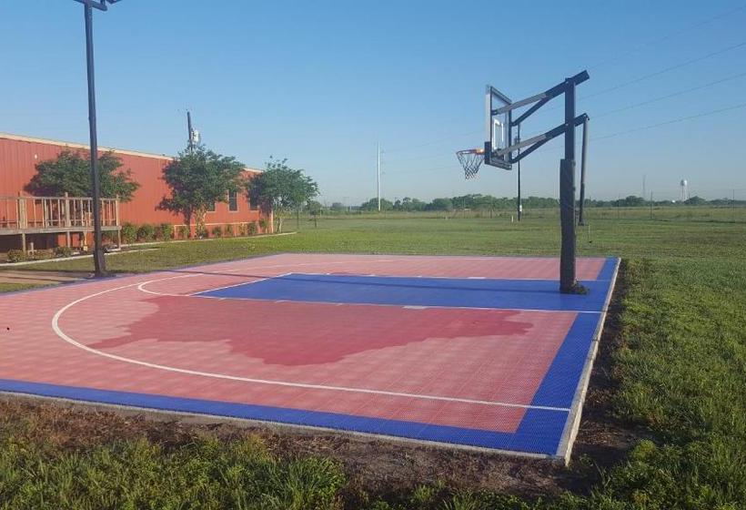 בית מלון כפרי Cuero Oilfield Housing