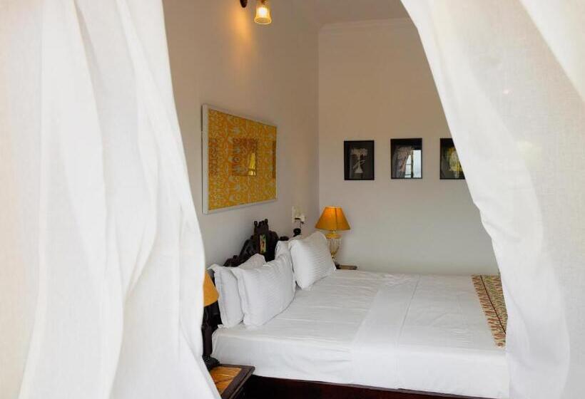 هتل Gulaab Niwaas Palace