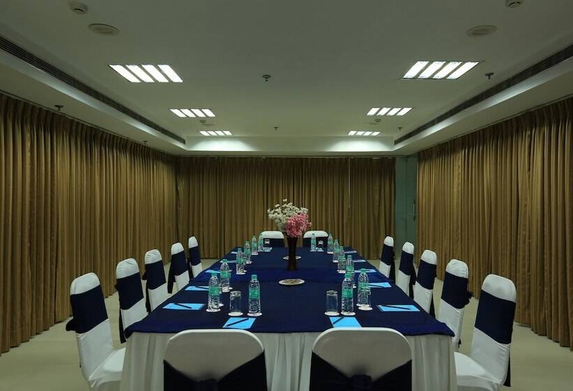 فندق Hyphen Business