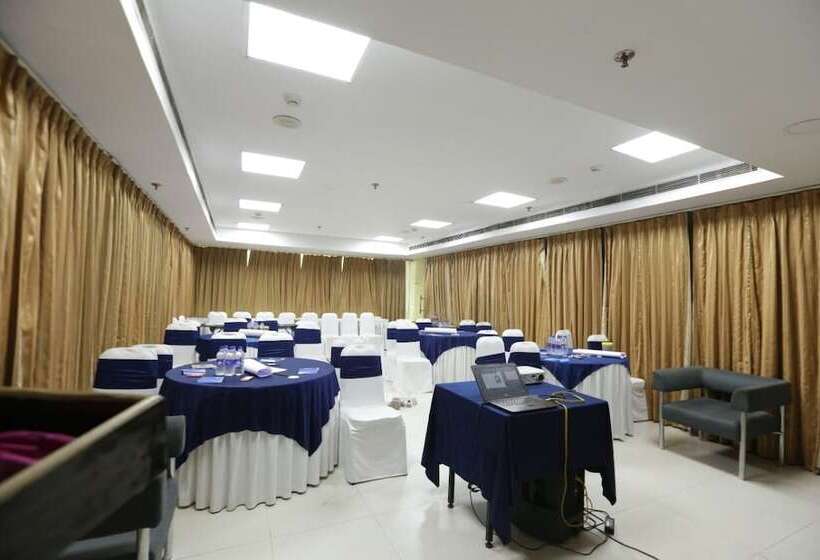 فندق Hyphen Business