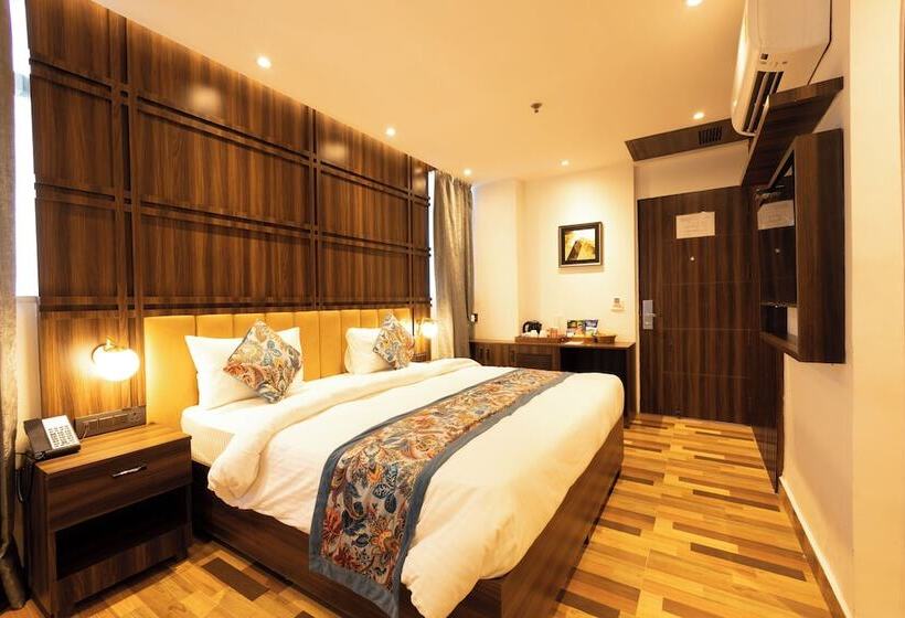 فندق Hyphen Business