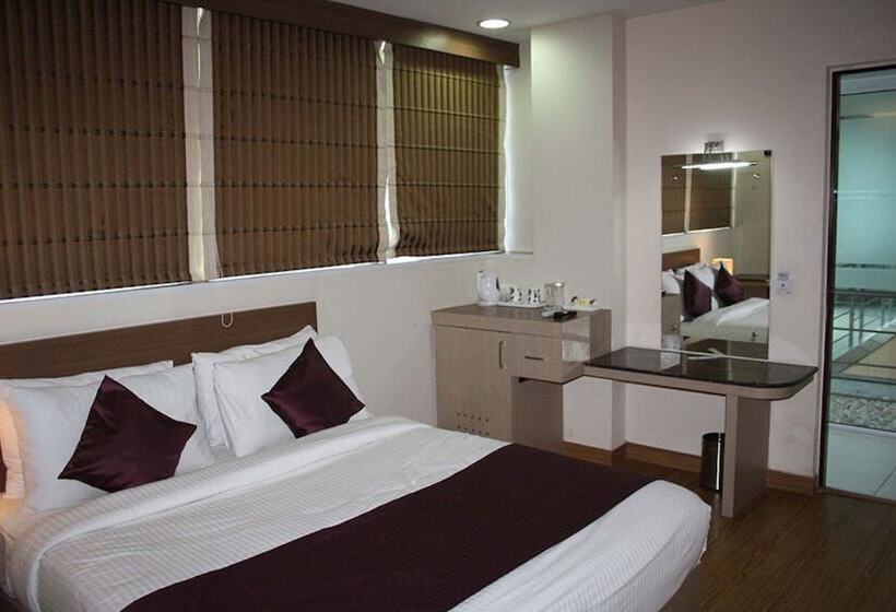 فندق Hyphen Business