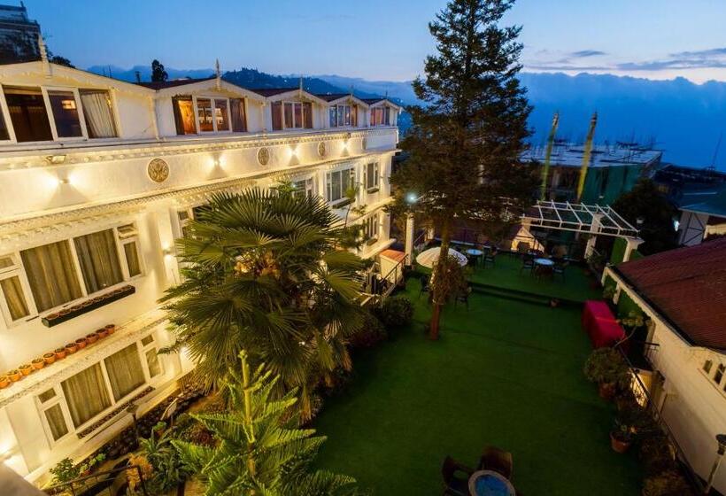 هتل Little Tibet Resort Mall Road