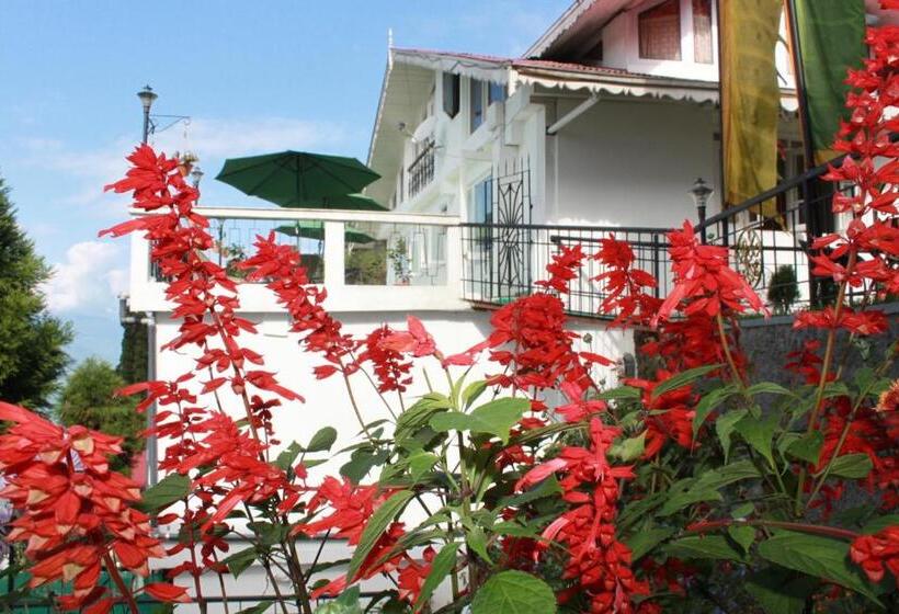 هتل Little Tibet Resort Mall Road