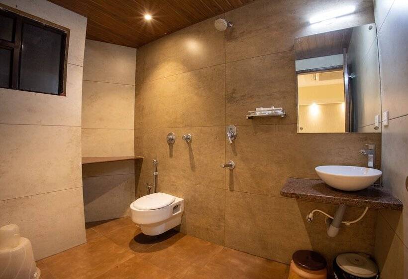 Metro Plaza Hotel By Rak Rooms, Mangaluru