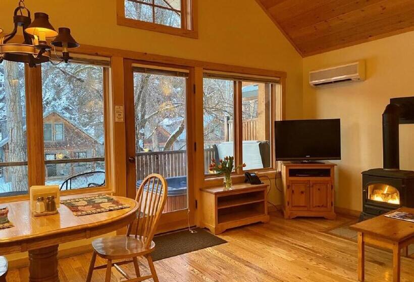 호텔 River's Edge Resort