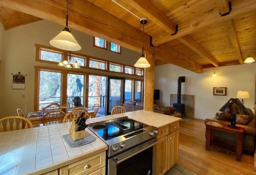 호텔 River's Edge Resort