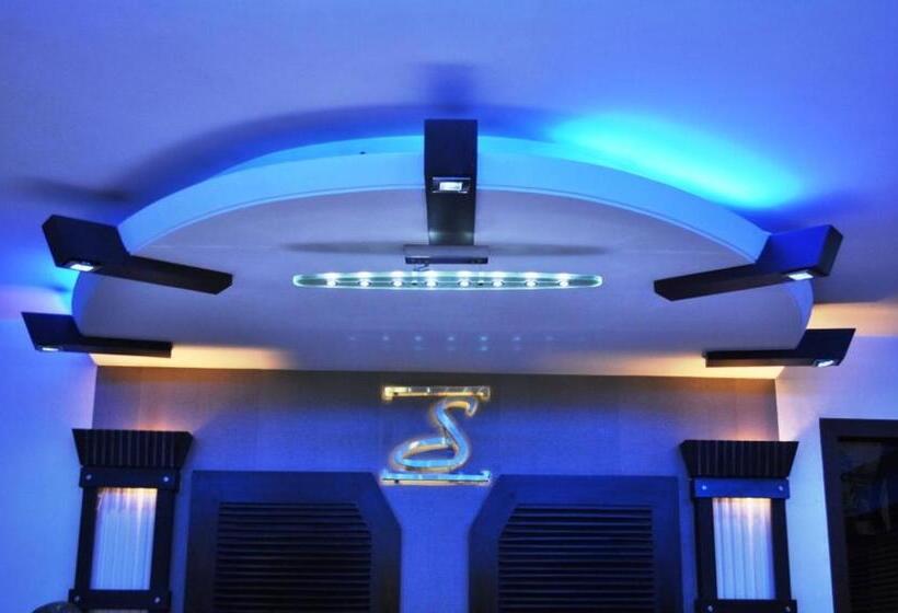 Отель Solo Victoria