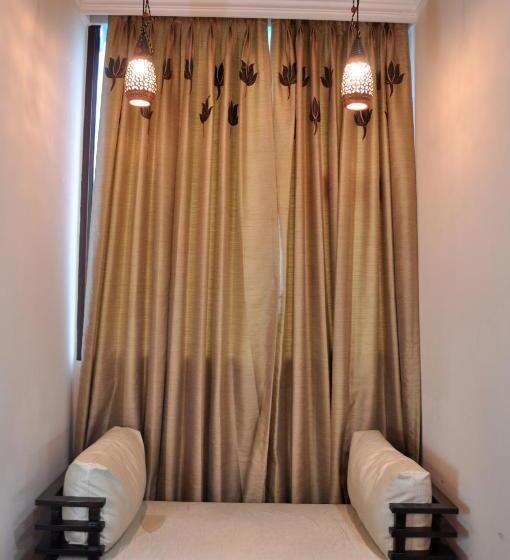 Отель Solo Victoria