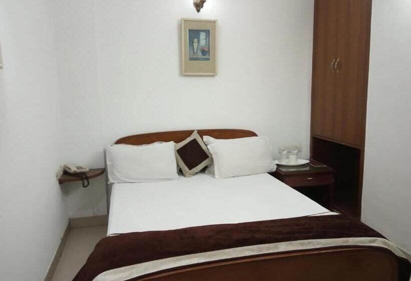 Отель Solo Victoria