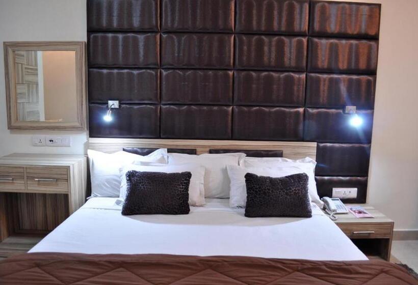 Отель Solo Victoria