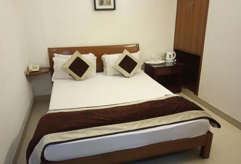 Отель Solo Victoria