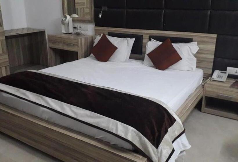 Отель Solo Victoria