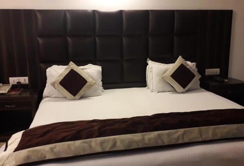 Отель Solo Victoria