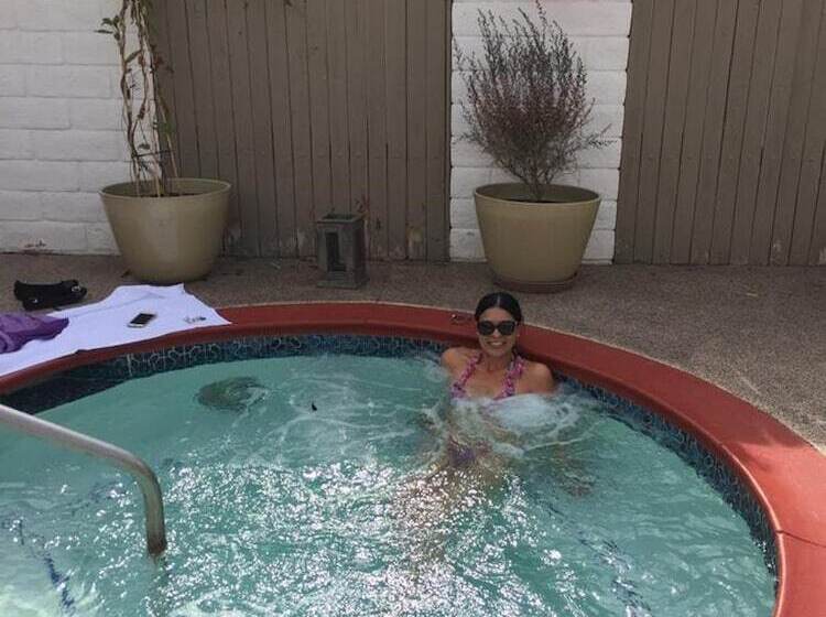 ホテル The Village Palm Desert