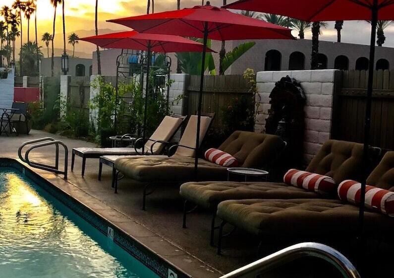 ホテル The Village Palm Desert