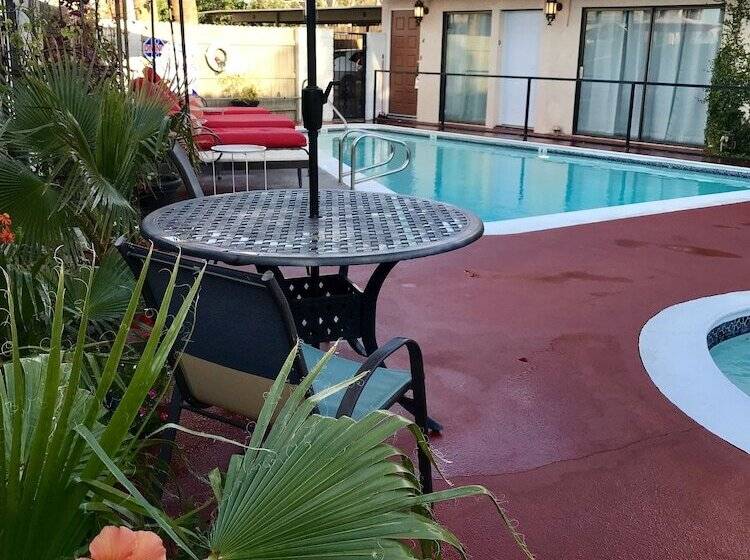 ホテル The Village Palm Desert