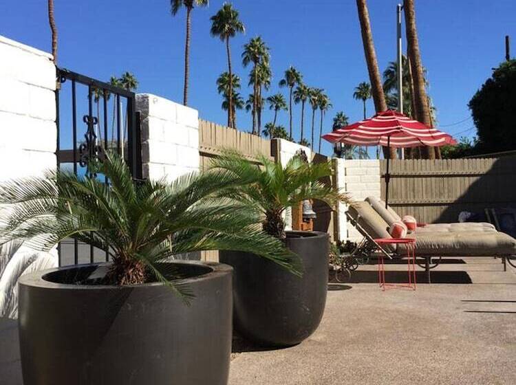 ホテル The Village Palm Desert