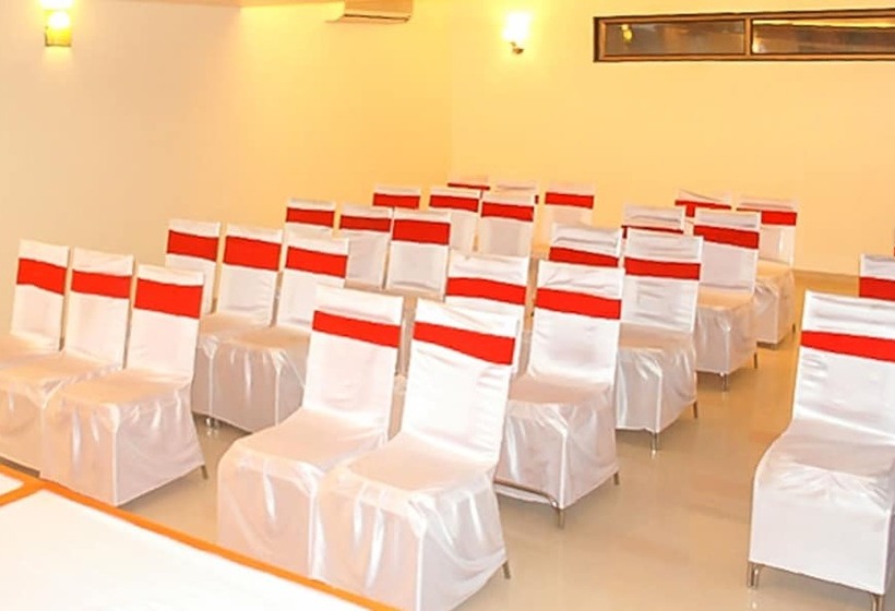 ホテル Treebo Trend Yuvraj Aurangabad