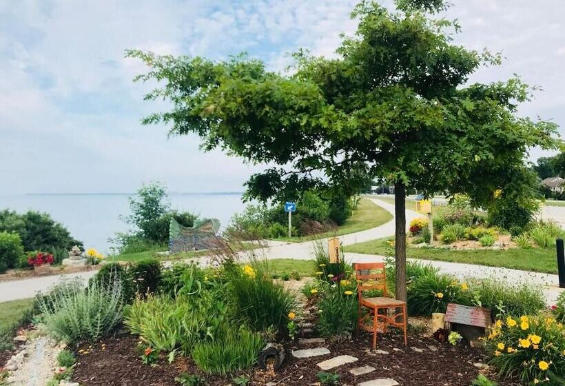 فندق Village Inn On The Lake