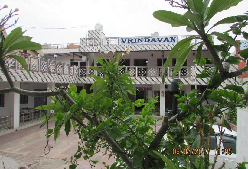 ホテル Vrindavan