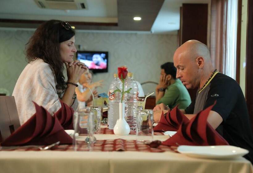 ホテル White Gate Residency