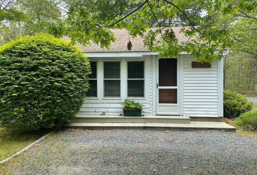 Midway Motel & Cottages