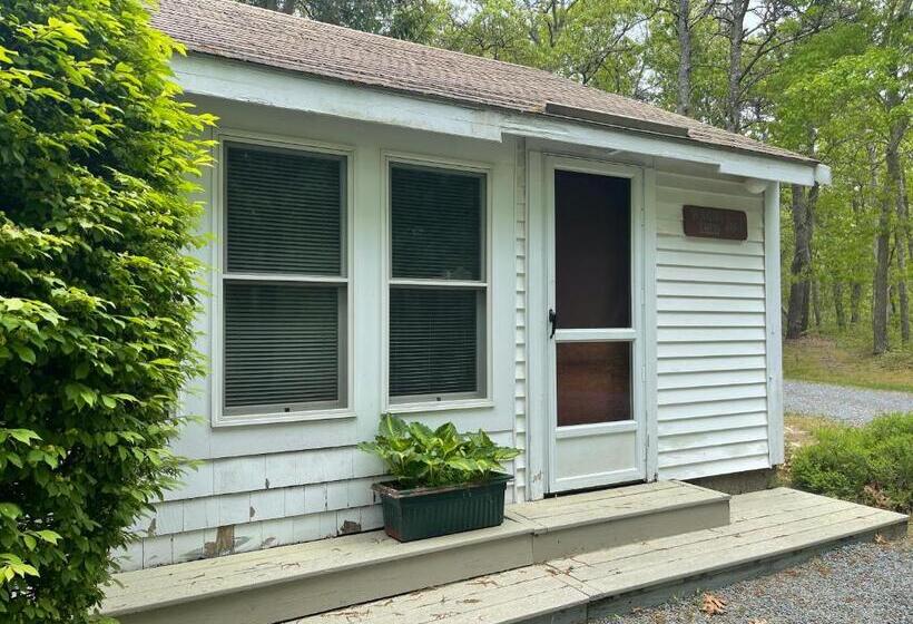 Midway Motel & Cottages