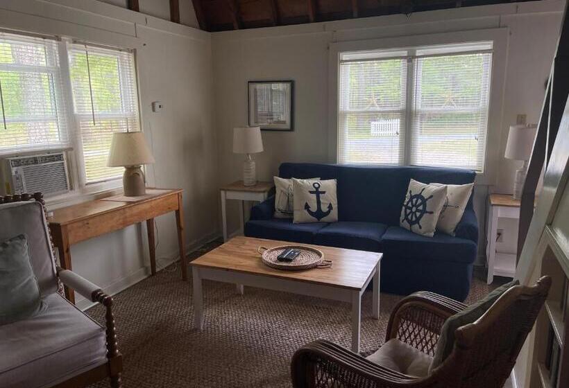 Midway Motel & Cottages