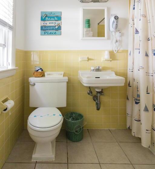 فندق على الطريق A Beach Breeze Inn