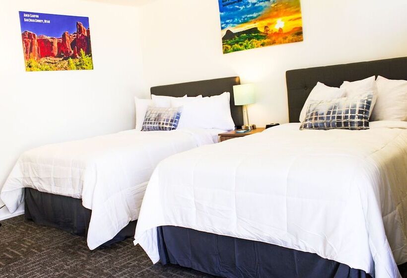 فندق على الطريق Blue Sage Inn & Suites