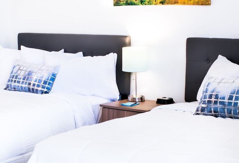 فندق على الطريق Blue Sage Inn & Suites